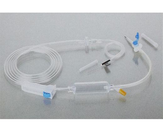 Disposable infusion set with needle (10)